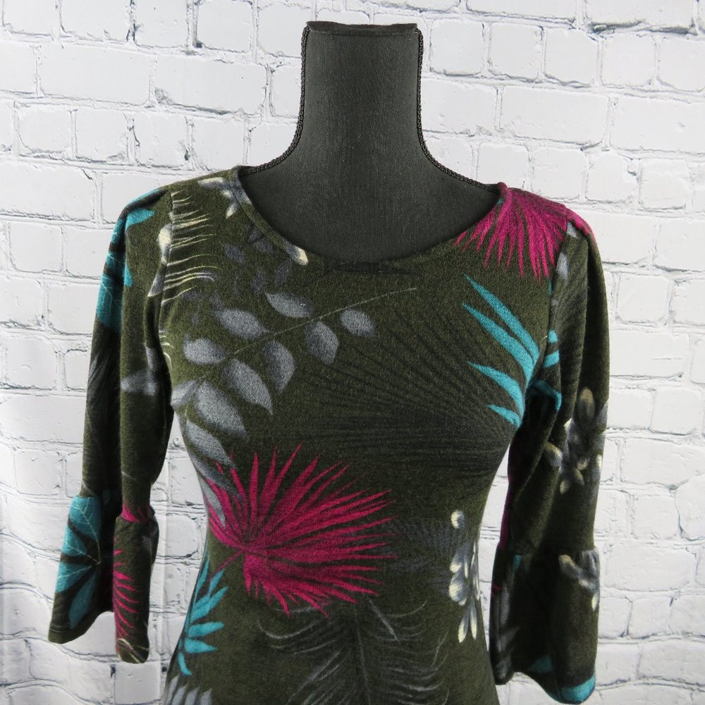 NWOT -Women's Print Dress with Bell Cap Sleeves - Picture 2 of 5